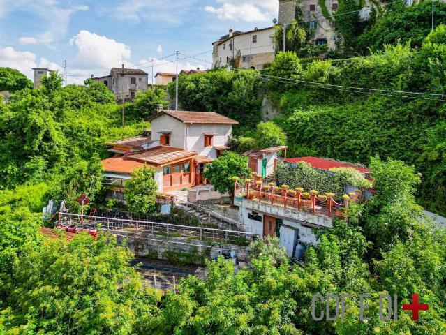 Rustico/casale/corte in vendita a Poggio Nativo via Valle del Farfa, Monte Santa Maria