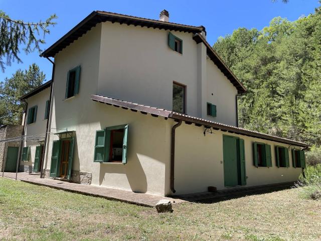 Rustico/Casale/Corte in vendita a Preci, Case Sparse Saccovescio