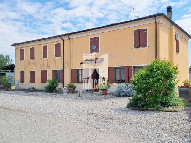 Rustico/casale/corte in vendita a Roverbella strada Boccarone