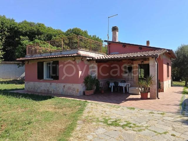Rustico/casale/corte in vendita a Sutri via di Ronciglione