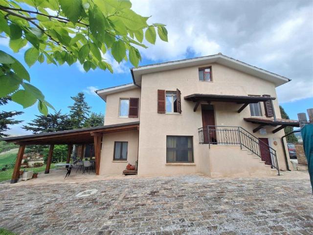 Rustico/casale/corte in vendita a San Severino Marche