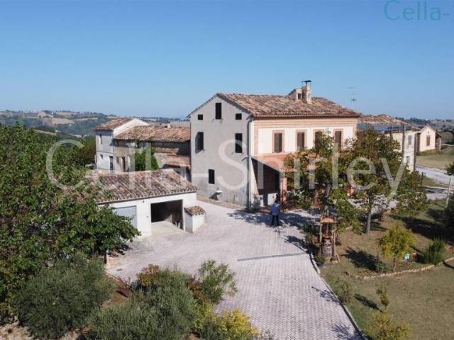 Rustico/casale/corte in vendita a Sant'Angelo in Pontano