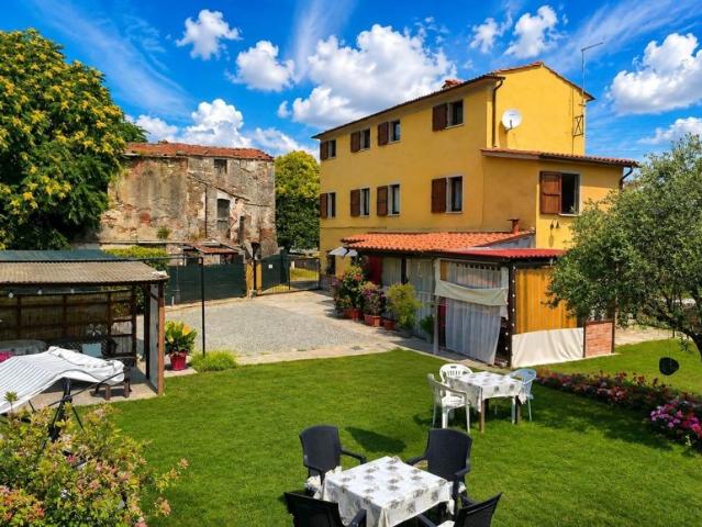 Rustico/casale/corte in vendita a Sarzana