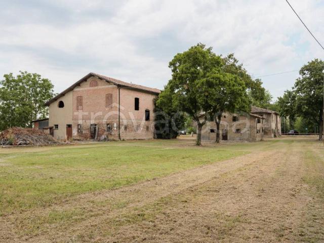 Rustico/casale/corte in vendita a Scandiano via per Reggio, 31