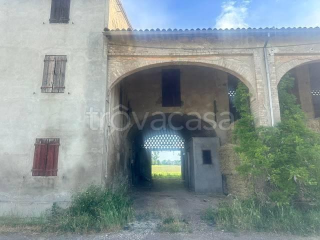 Rustico/casale/corte in vendita a Sissa Trecasali via Grande