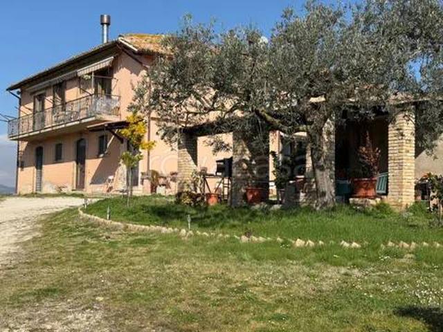 Rustico/casale/corte in vendita a Spoleto