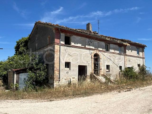 Rustico/casale/corte in vendita a Tolentino