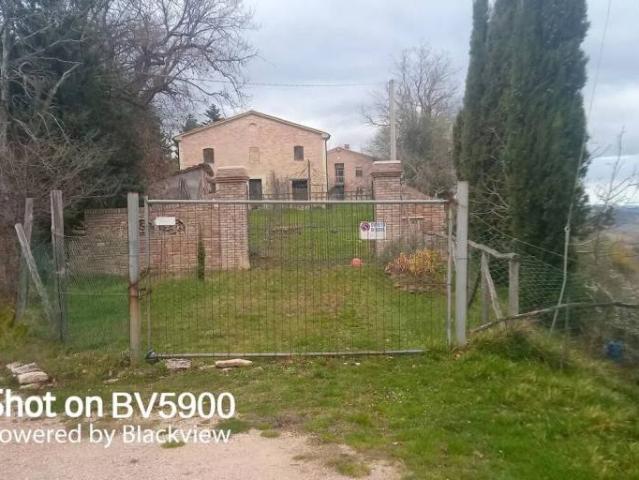 Rustico/casale/corte in vendita a Urbino