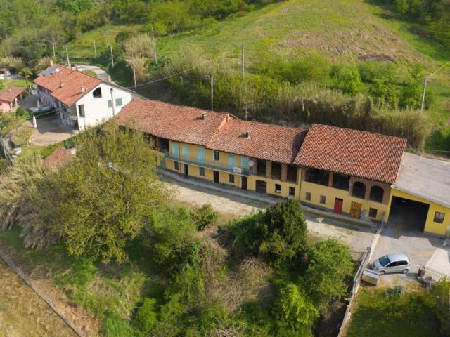 Rustico/casale/corte in vendita a Valdozza, Monticello d'Alba