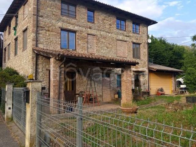 Rustico/casale/corte in vendita a Veggiola, Gropparello