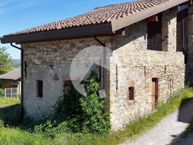 Rustico/casale/corte in vendita a Viano via Feleghetti