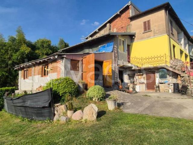 Rustico/casale/corte in vendita a Viggiù viale Indipendenza, 33