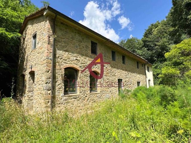Rustico/casale/corte in vendita a Vinci