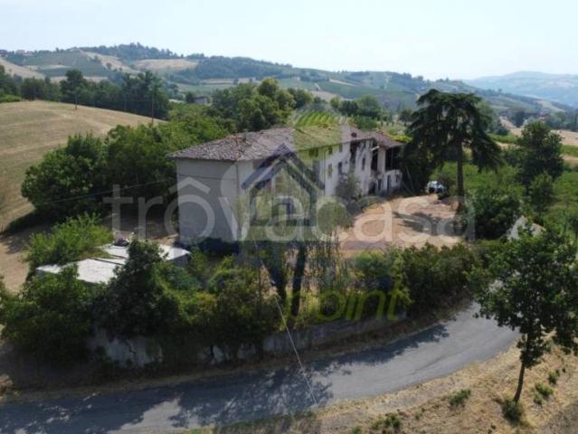 Rustico/casale/corte in vendita a Ziano Piacentino, Montalbo