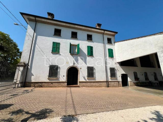 Rustico/casale/corte in vendita ad Asola