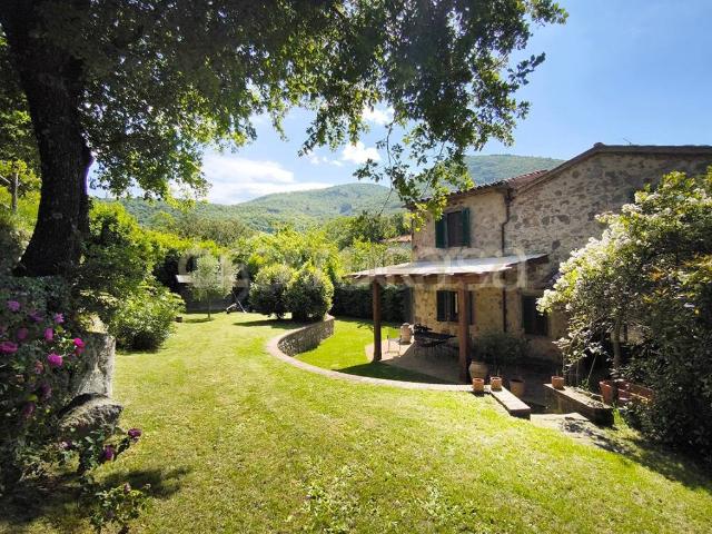 Rustico/casale/corte in vendita ad Arcidosso