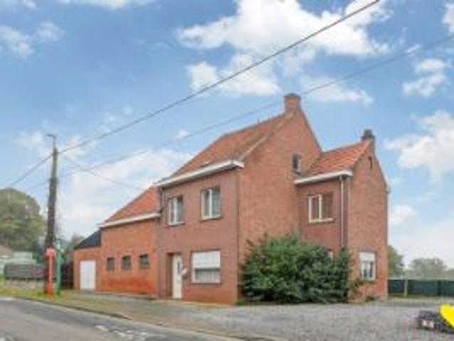 Rustig gelegen te renoveren boerderij