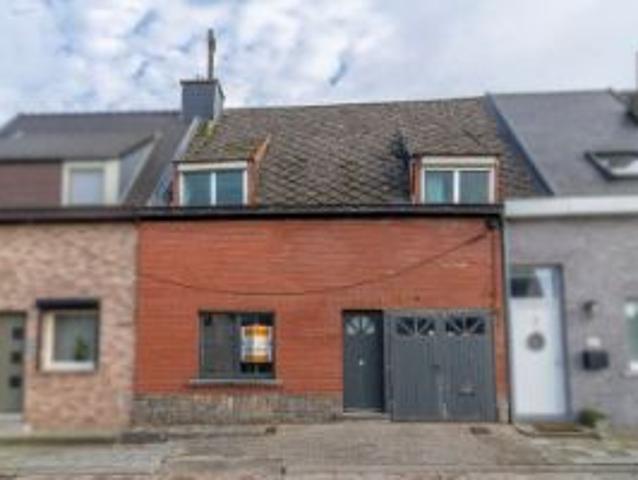 Rustig gelegen, te renoveren woning