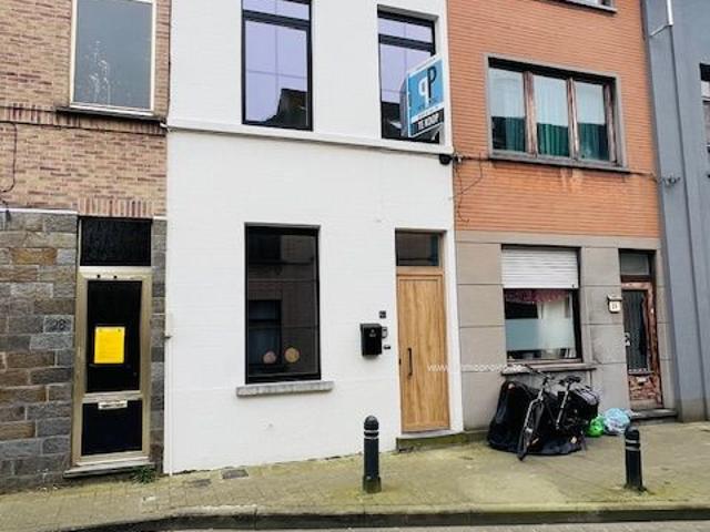 Rustig gelegen, totaal vernieuwde woning met 3 slaapkamers