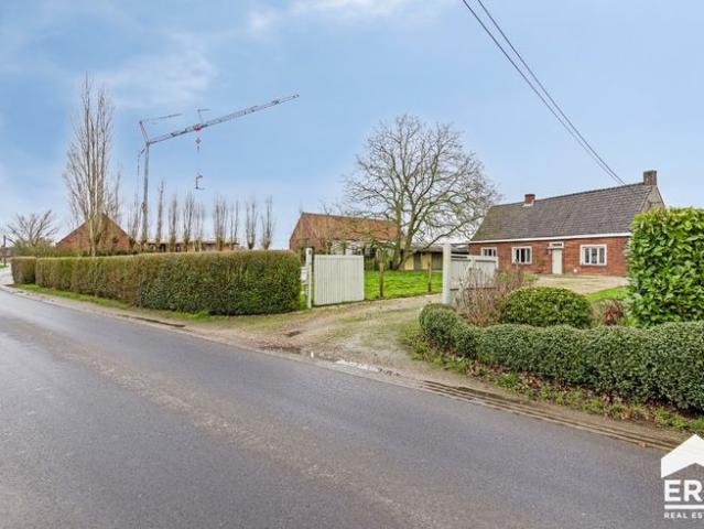 Rustig gelegen woning met paardenstal op 2.000 m²