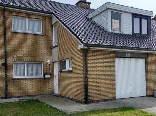 Rustig gelegen woning met 4 slaapkamers, garage en tuin. Opp