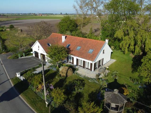 Rustig gelegen woning met 5 slaapkamers met uitzicht op de