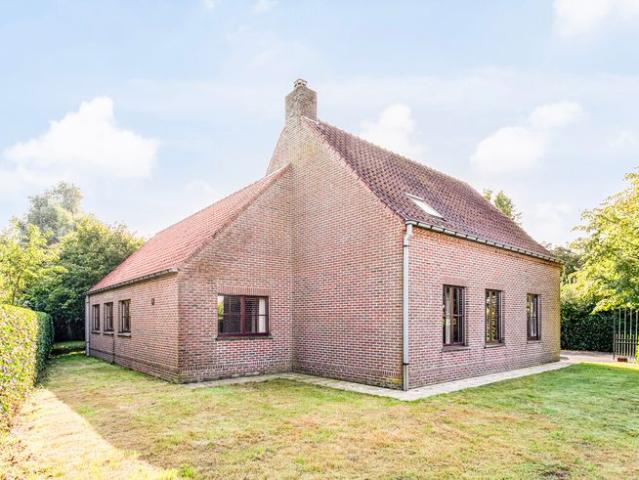 Rustig gelegen woning te koop in Ruiselede