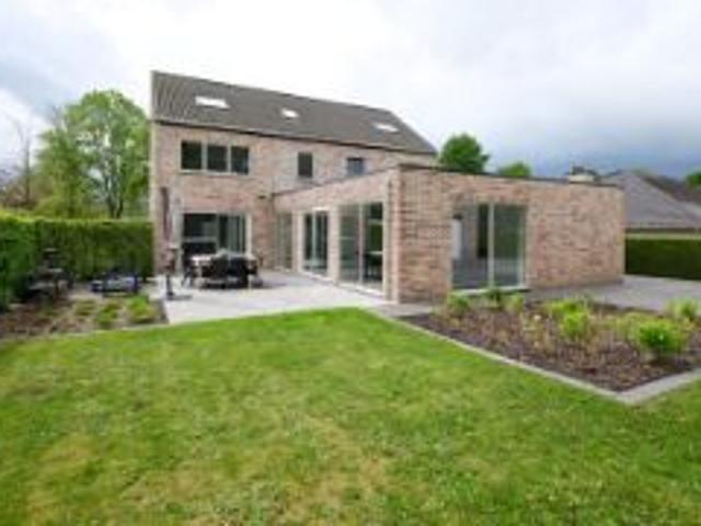Rustig gelegen exclusieve villa op een perceel van ca. 1.00