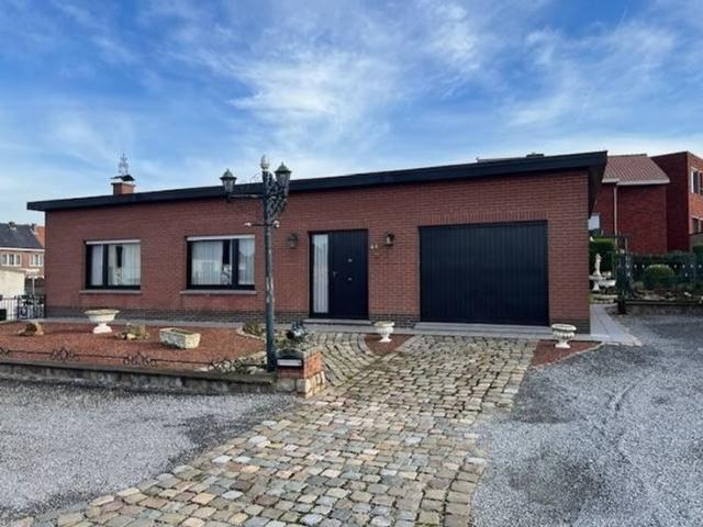 Rustig gelegen, gelijkvloerse en vrijstaande woning met 2 sl