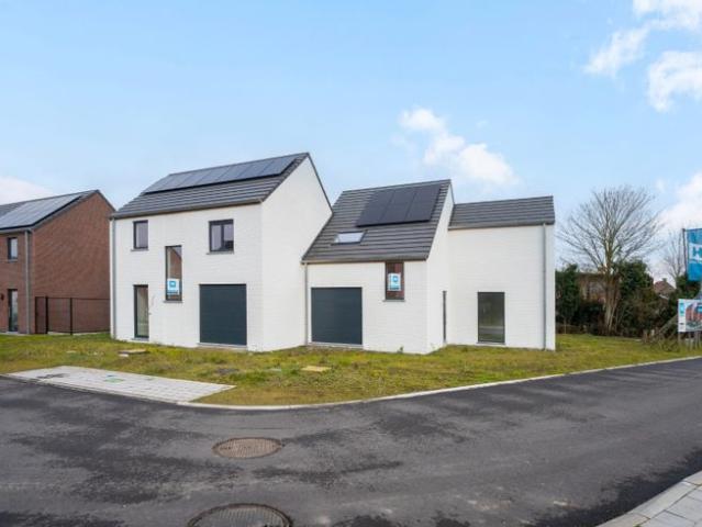 Rustig gelegen halfopen nieuwbouwwoning