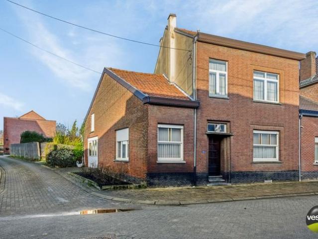 RUSTIG GELEGEN HOEKWONING MET TUIN OP 4A81CA