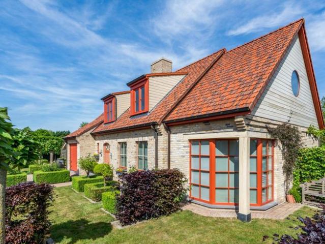 Rustig gelegen instapklare woning met 3 slaapkamers en gar