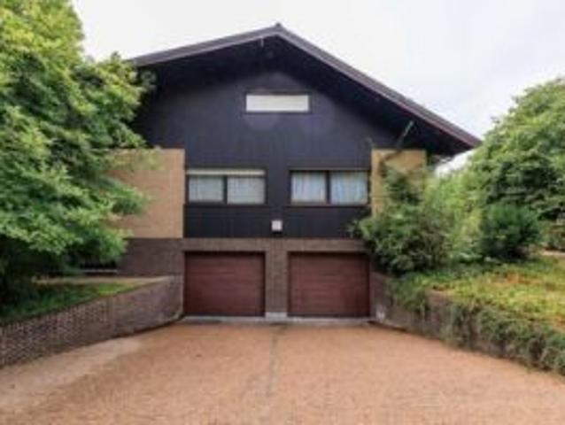 RUSTIG & RESIDENTIEEL GELEGEN VILLA MET GROND