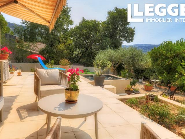 RUSTREL, LUBERON Belle maison entièrement rénovée! 4 chambres, jolie vue, jardin, mini piscine et garage
