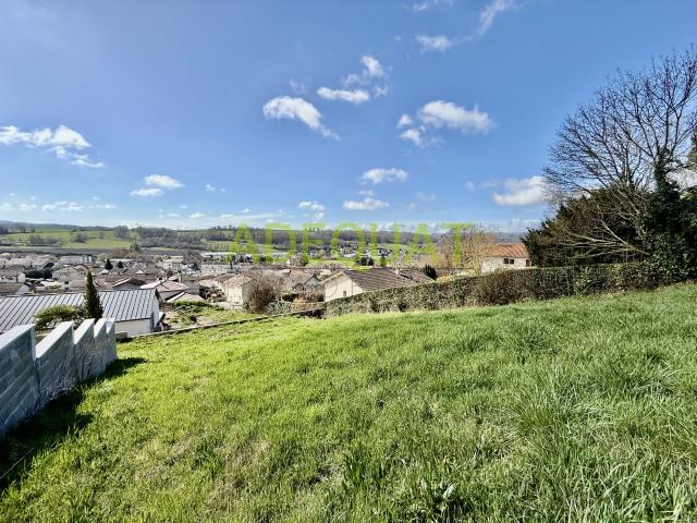 RUY, Terrain constructible de 800m2 avec vue dominante.