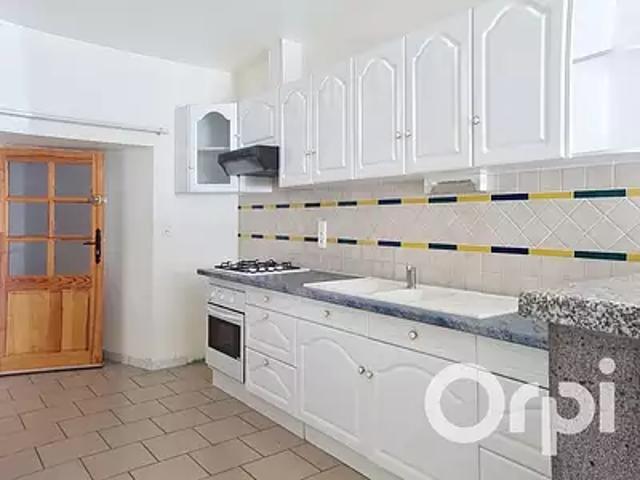 Ruynes en Margeride 15320 Location appartement 3 pièces t3