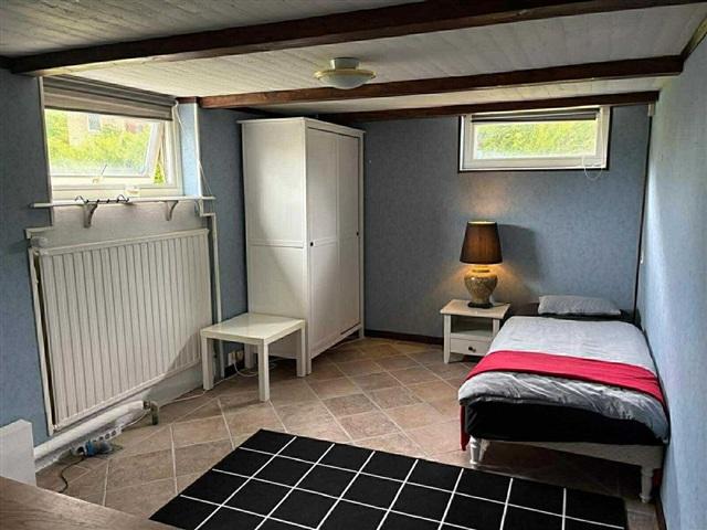 Rymlig 3‑rumslägenhet i källarplan i privat villa, nära centrum och busshållplats, Göteborg, Västra Götaland