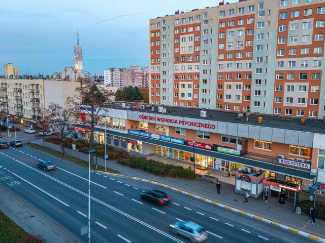 Lokal usługowy 42m2 z witryną, niskie koszty, ROI 3.9%