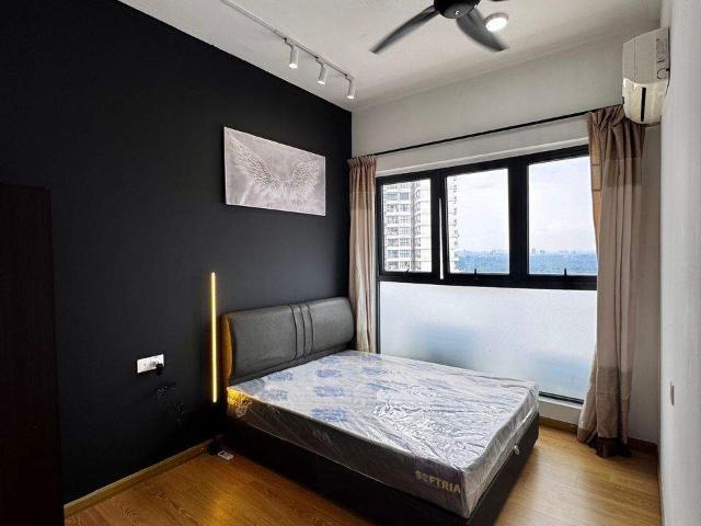 S.Master Room | Bus Lane to CIQ Woodlands | Attached Toilet