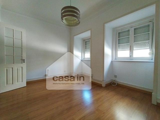 Apartamento T1+1 para arrendar perto da zona Universitária e da Universidade Católica