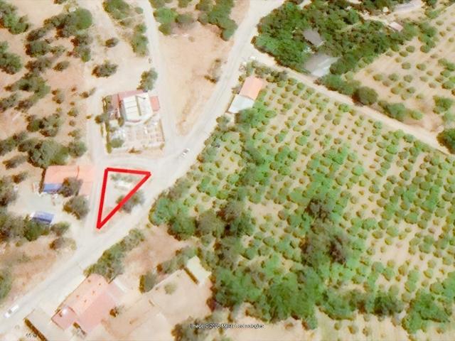 Sığacıkta Denize 270 m, Kaleye 800 m, Tapulu Hobi Bahçesi