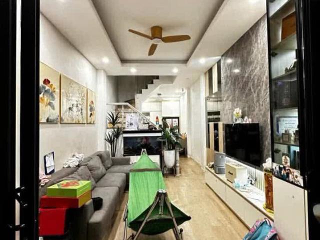 Sốc! Bán Gấp Nhà 5 Tầng Đẳng Cấp Phố Phú Xá Sổ Đỏ Chính Chủ An Ninh 24/7 Giá Chỉ 9.8 Tỷ