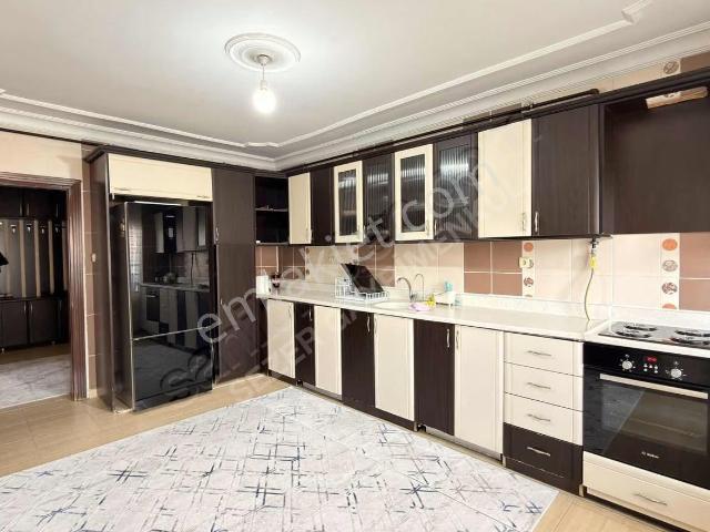 S E Z E R Gayrimenkul'de Satılık 4+1 Daire