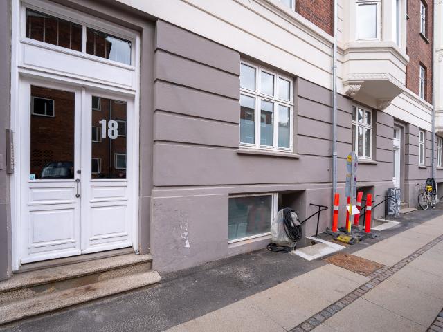 SÆLGES: Regulært kælderlokale – ideelt til lager. pluklager eller hobby på Esromgade