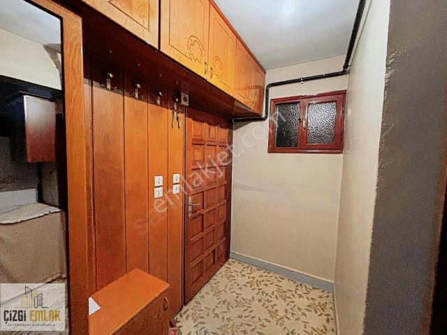 Sırasöğütler Mah. Atatürk Caddesi Yakını Satılık 3 Katlı Bina