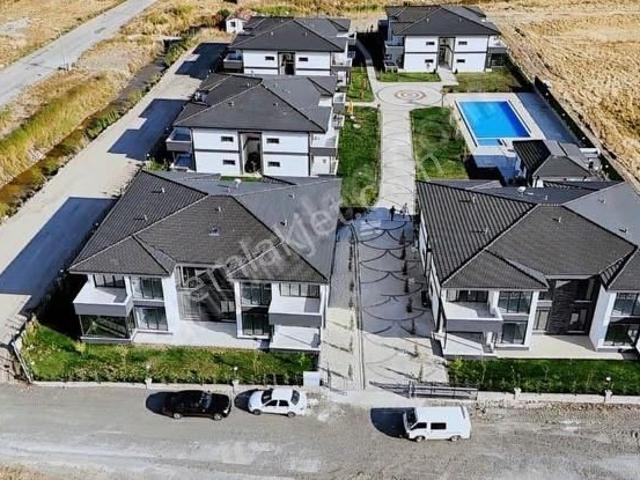 S&s Emlakdan Küçükköyde Havuzlu Site İçi 2+1 Sıfır Satılık Daire