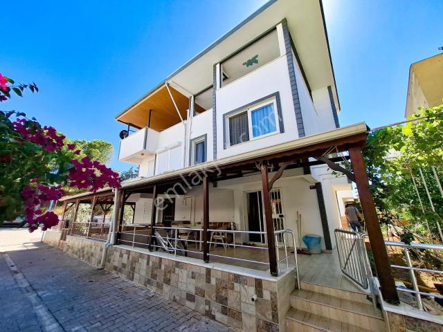 Sıte Içı Denıze Yakın Içı Tamamen Yenılenmış Bahçelı 4+1 Vılla