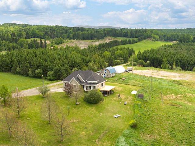 Scotstown Estrie Fermette à Vendre, écurie, Chalet