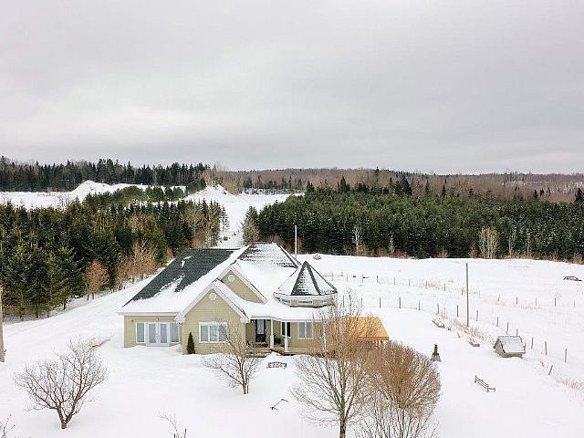 Scotstown Estrie Fermette à Vendre, écurie, Chalet