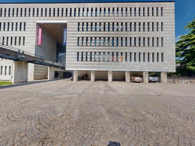 Scopri il nostro spazio commerciale con il tour virtuale a 360°